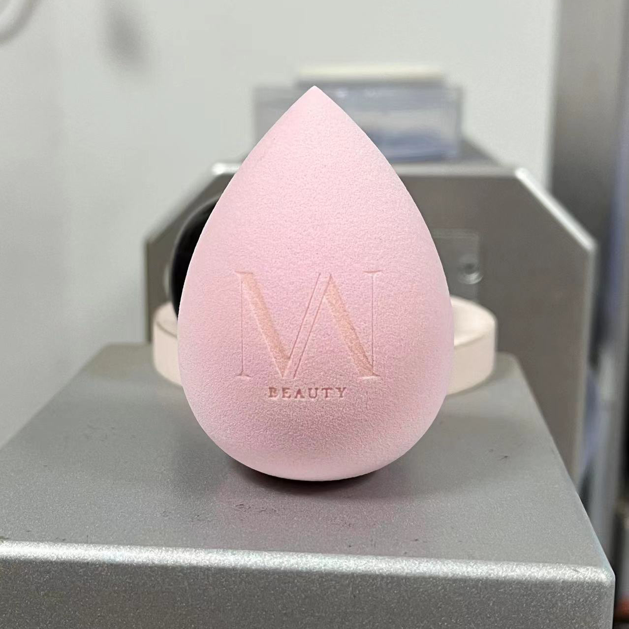 MOQ 100pcs Free Cost Custom Logo Latex-free Cosmetic Makeup Sponge Blender 50% Bigger Wet Washable Multi-color Options