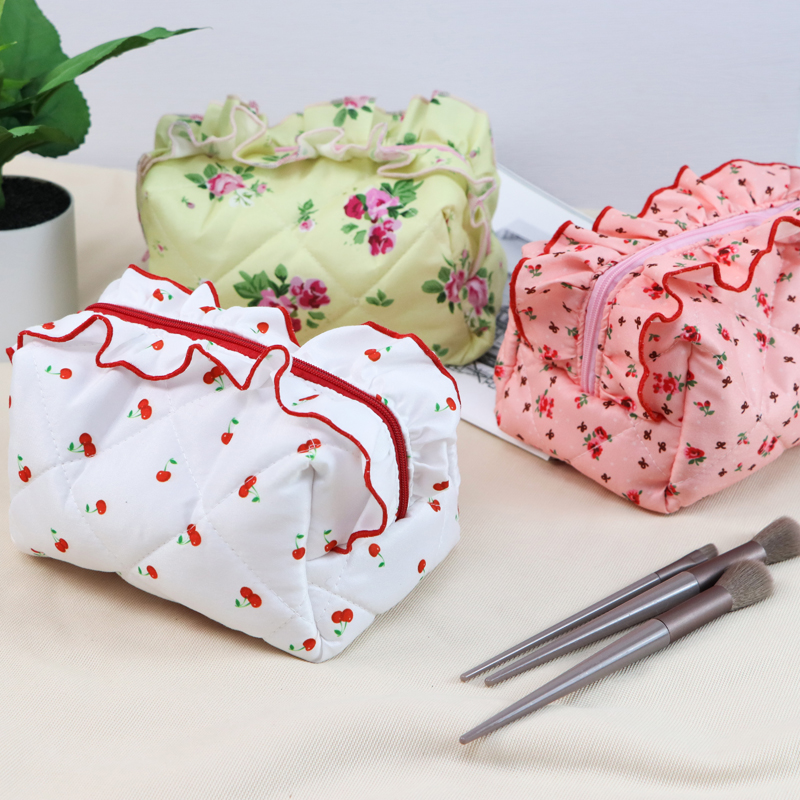 Cotton Quilted Makeup Bag Cute Floral Cosmetic Bag With Lacework Travel Toiletry Bag For Women Girls
