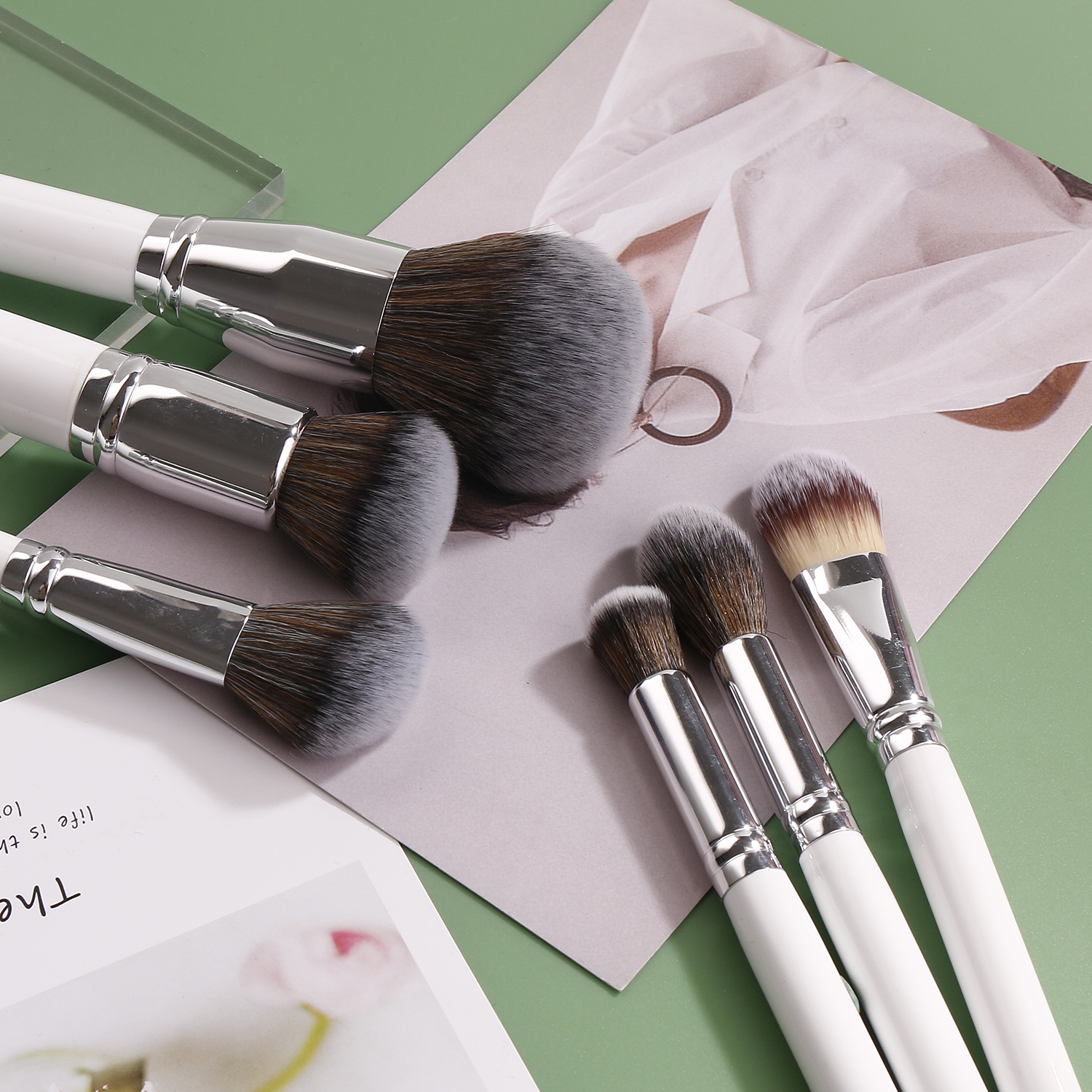 Wholesale Vegan Synthetic Hair Powder Foundation Brush Set in White &amp; Black Used Shaving Brush Private Label Makeup Brush Set