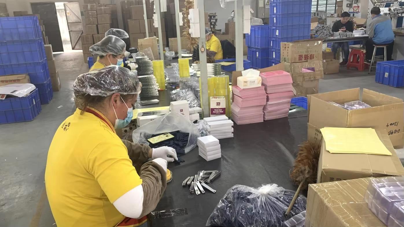 Hotty Beauty makeup brush final assembly and quality checking