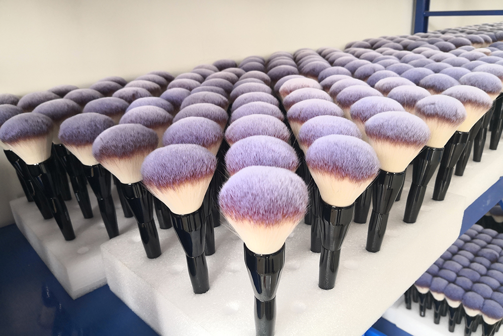 Makeup brush product showcase 1