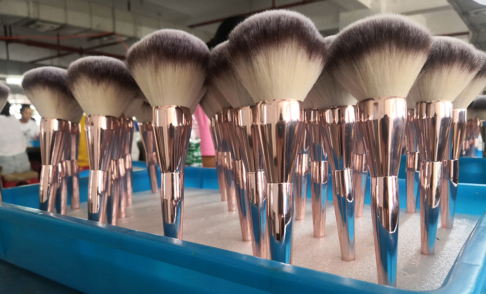 Makeup brush product showcase 7