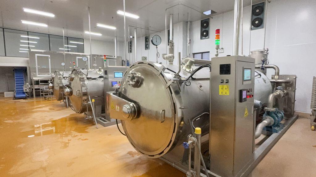 Zesty Pet cat and dog food product range and packaging