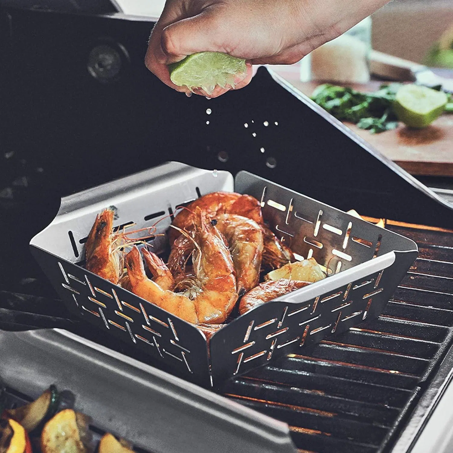 Stainless Steel BBQ Basket Grill Pan Grill Topper BBQ Tray Barbecue Toppers for Vegetables