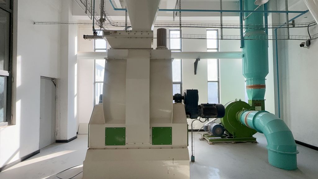 Mix processing technology for pet food ingredient blending at Zesty Pet factory