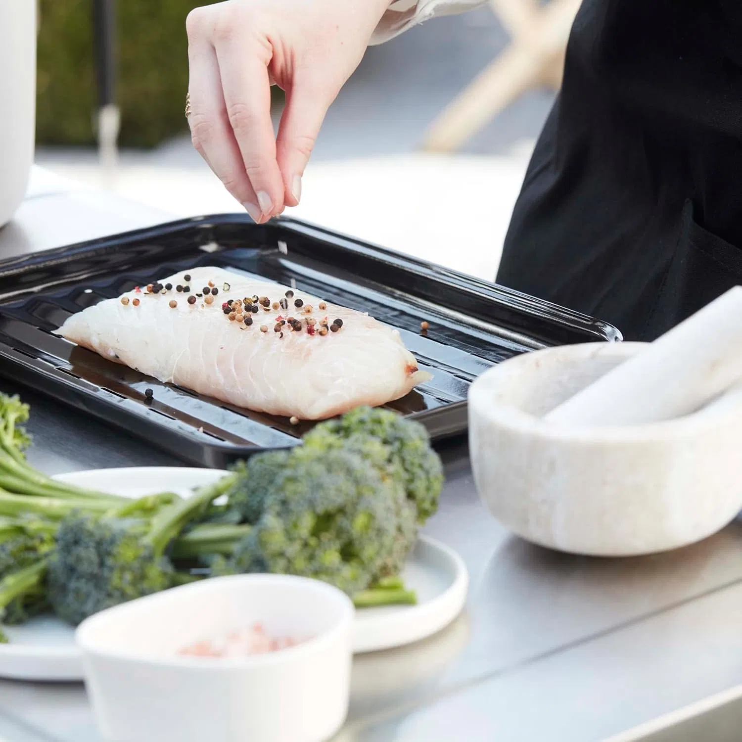 Custom Fish Veggies Meat Grill Plate Black Porcelain Coated Grill Pan Barbecue Toppers