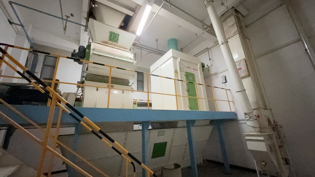 Crush processing technology for pet food texture creation at Zesty Pet