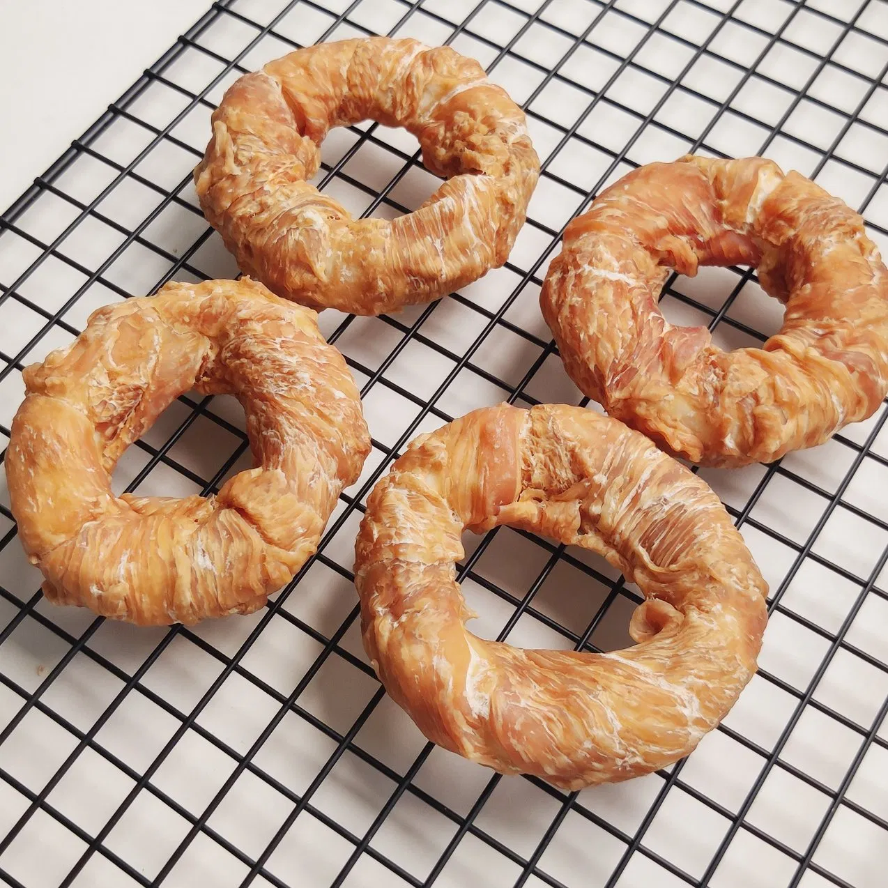 Chicken Rawhide Donut Dog Chews Suitable Large Breed Dogs Protein-Rich Pet Food