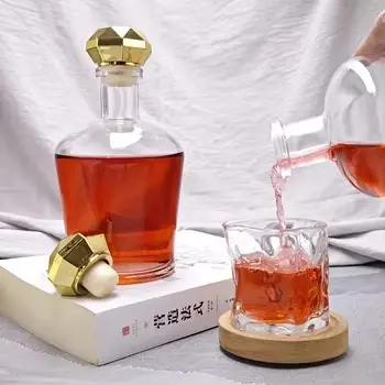 Cheap Custom High-quality 500ML 750ML Liquor Wine Brandy Vodka Whiskey Spirits Glass Bottle with Cork Stopper Supplier, Factories