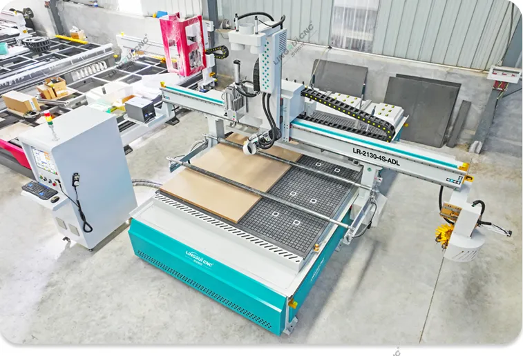 تشكيل بتمريرة واحدة 4-Axis آلة توجيه CNC عمودية للحفر