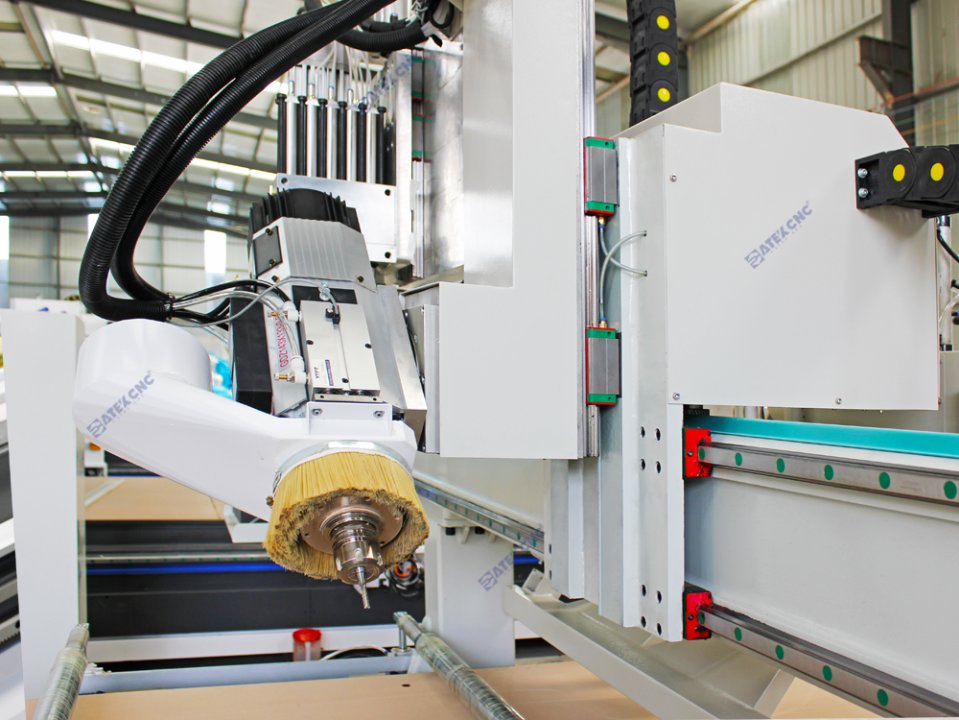 تشكيل بتمريرة واحدة 4-Axis جهاز توجيه CNC برأس مائل للألواح الأبواب ذات الأشكال المعقدة