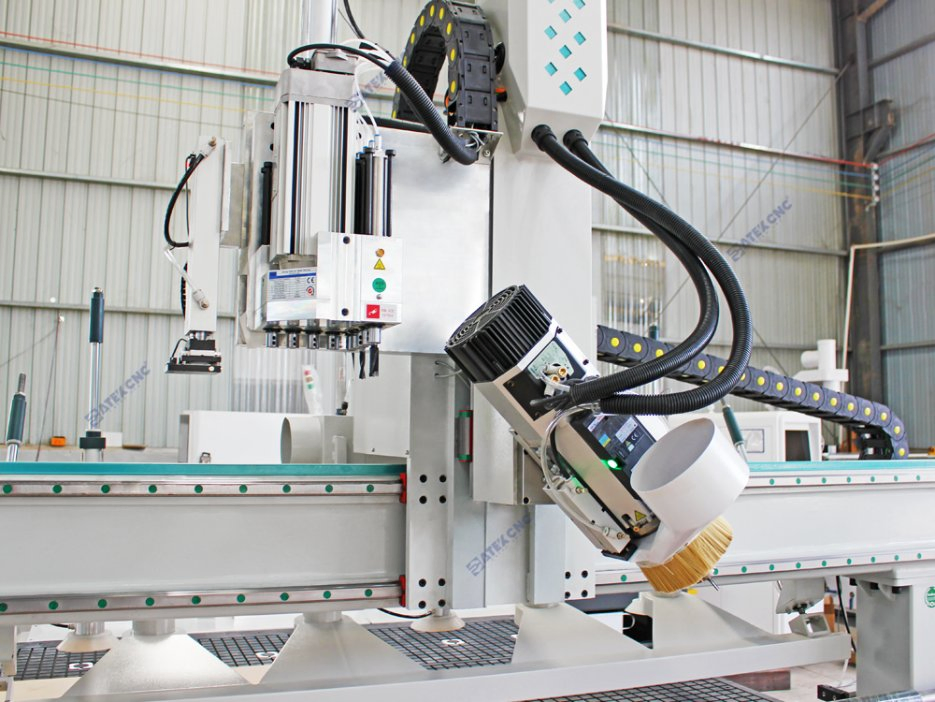 تشكيل بتمريرة واحدة 4-Axis جهاز توجيه CNC برأس مائل للألواح الأبواب ذات الأشكال المعقدة