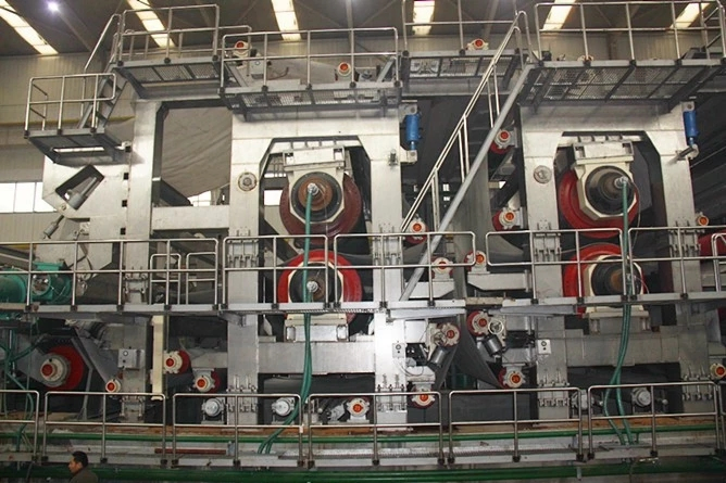 5200mm 260t/D ورق الفلوت عالي السرعة ورق كرافت/ آلة ورق مموج