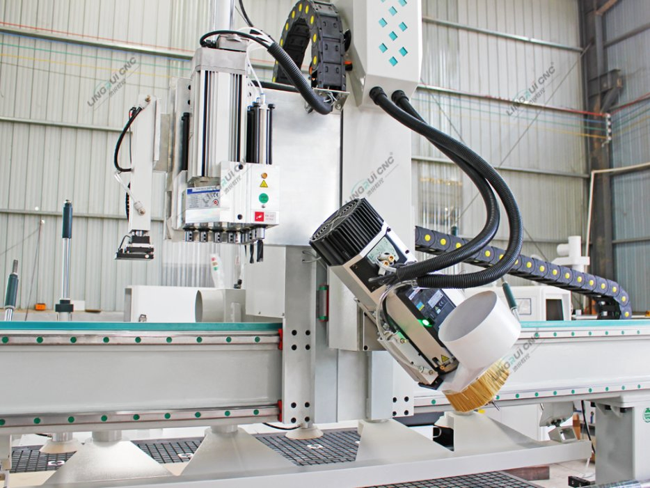 تشكيل بتمريرة واحدة 4-Axis آلة توجيه CNC عمودية للحفر مناسبة للألواح الأبواب المنحوتة
