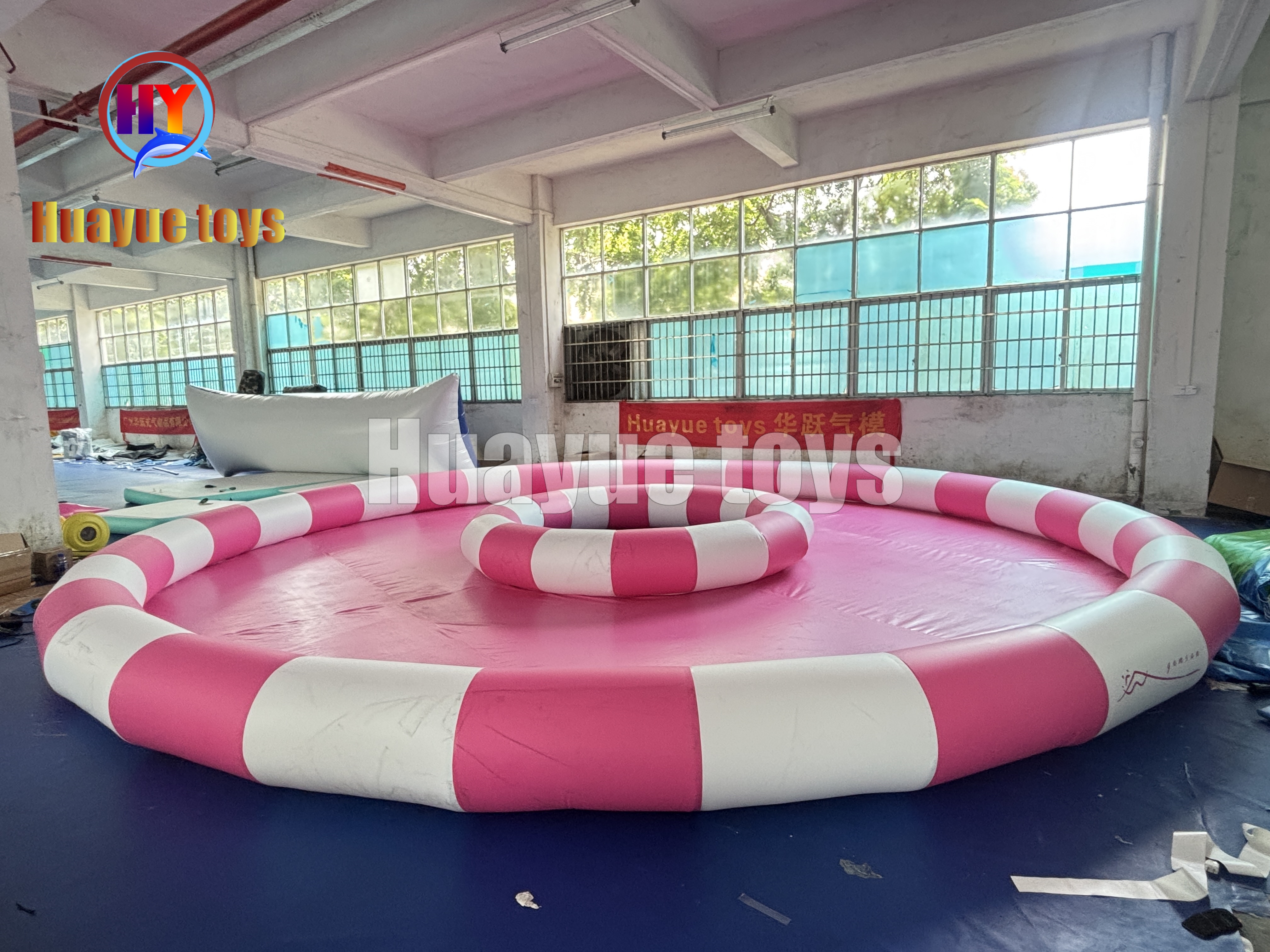 inflatable pool with hollow center