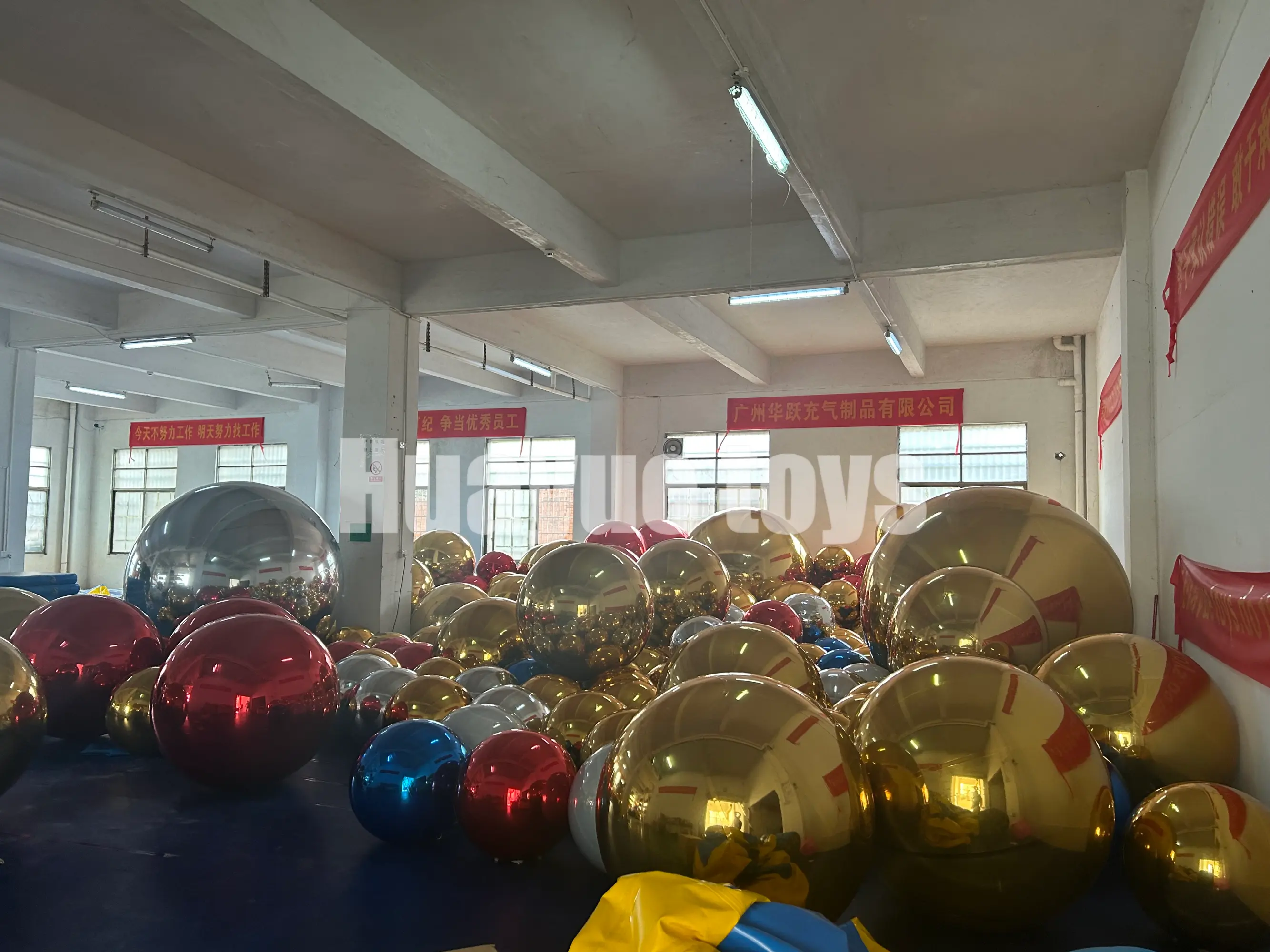 High-Quality Huayue Toys Inflatable gold mirror ball Suppliers, Factory