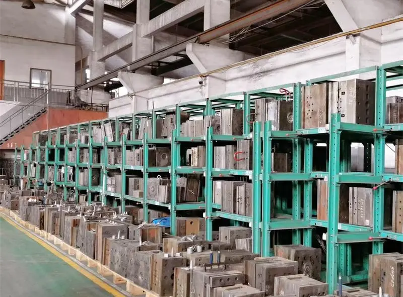 Huazhu hardware product assembly line