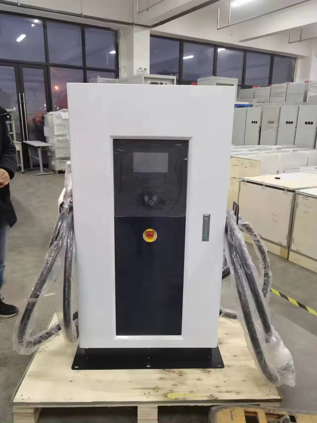 Fast Charge Factory Prefabricate Floor Stand DC EV Charger CCS OCPP IP54 60kW Commercial Solar Power Electric Charging Station