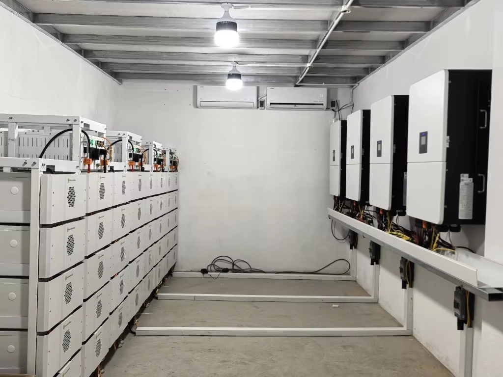 Hybrid Single-phase Solar Inverter Home Use 50/60Hz Compatible with 3kW/4kW/5kW/6kW