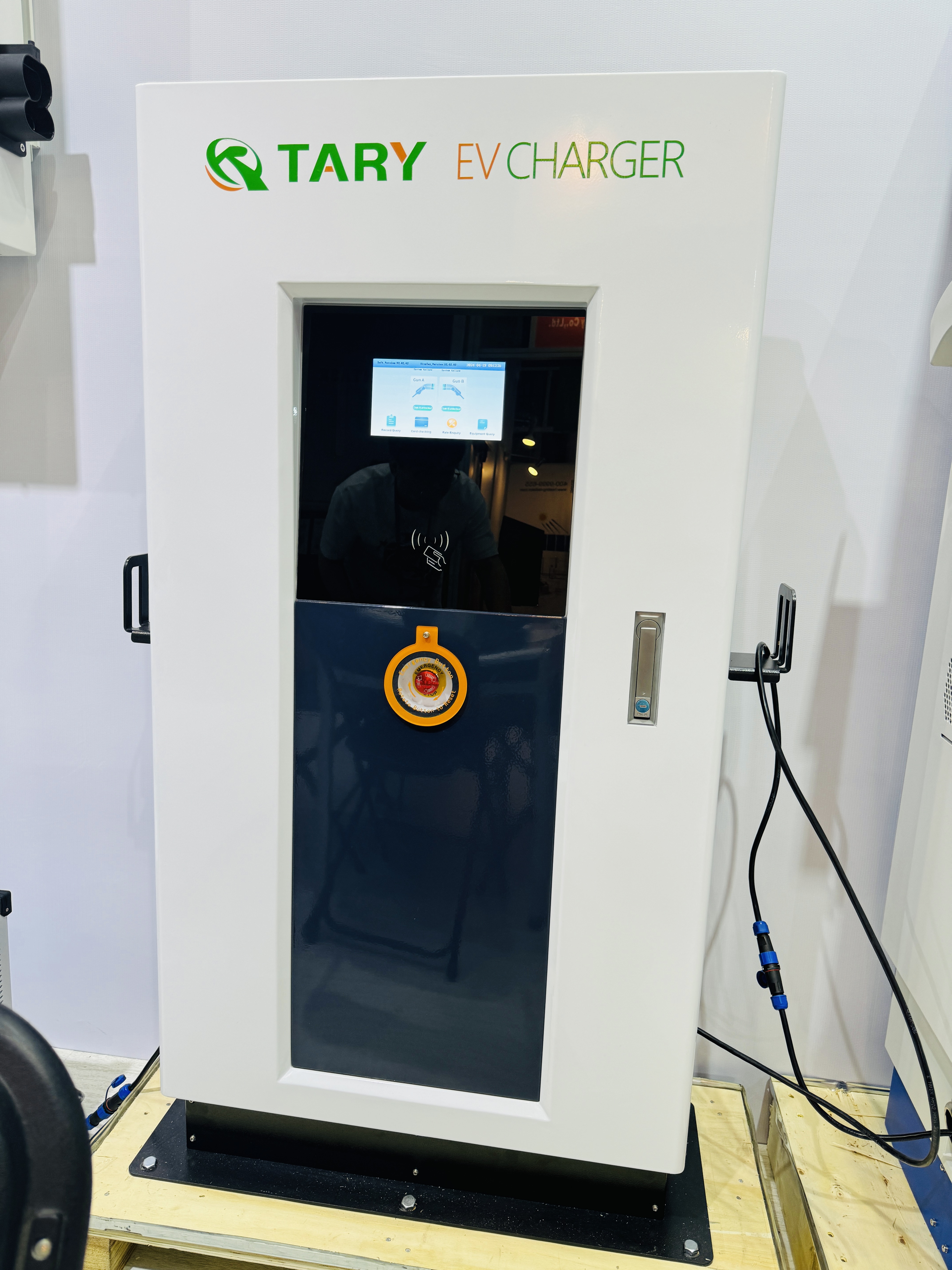 Fast Charge Factory Prefabricate Floor Stand DC EV Charger CCS OCPP IP54 60kW Commercial Solar Power Electric Charging Station