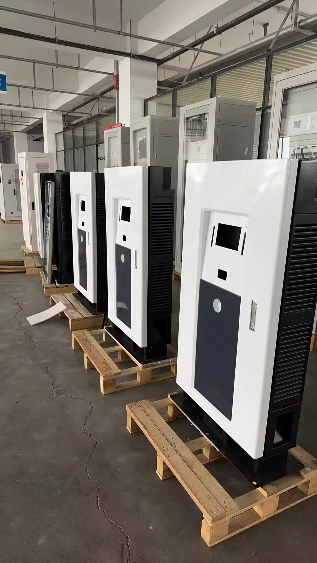 Fast Charge Factory Prefabricate Floor Stand DC EV Charger CCS OCPP IP54 60kW Commercial Solar Power Electric Charging Station