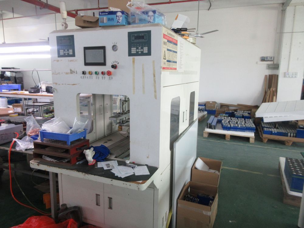 Industrial spot welding machine for energy storage battery module manufacturing