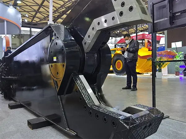 Eagle hydraulic shear detail 3