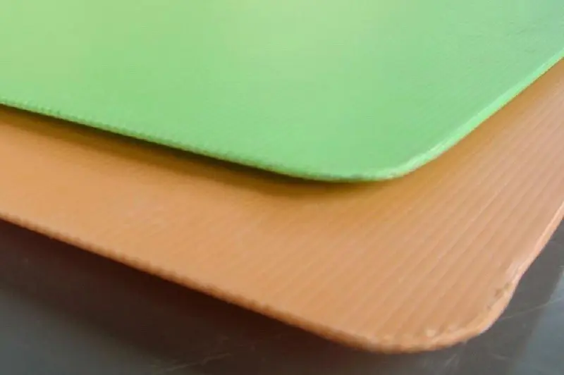 Plastic bottle trays display