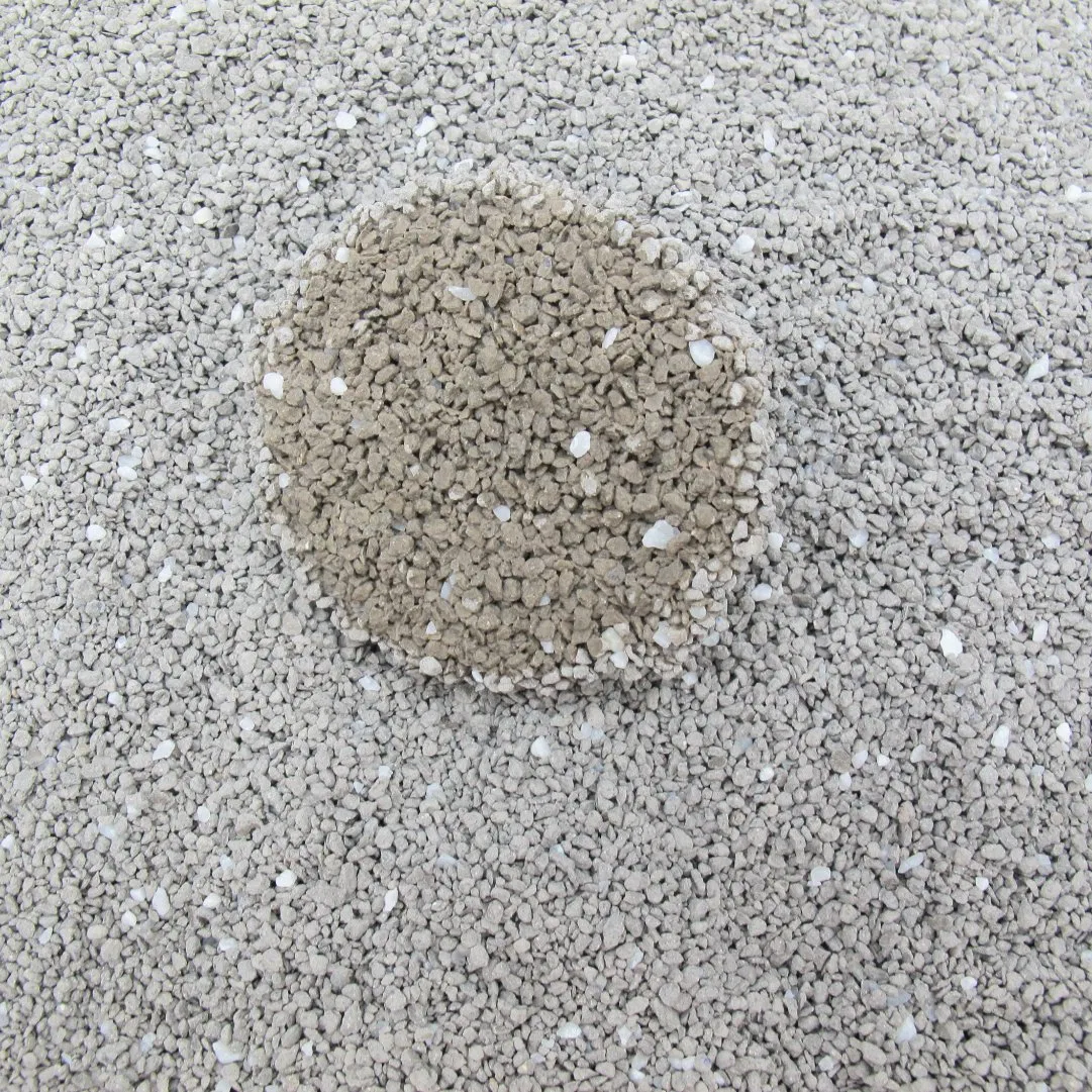 Easily Scooping Cleaning Strong Clumping Super Absorbent 0.5-2mm Natural Mineral Irregular Crushed Bentonite Sand Cat Toilet Litter Pet Supply