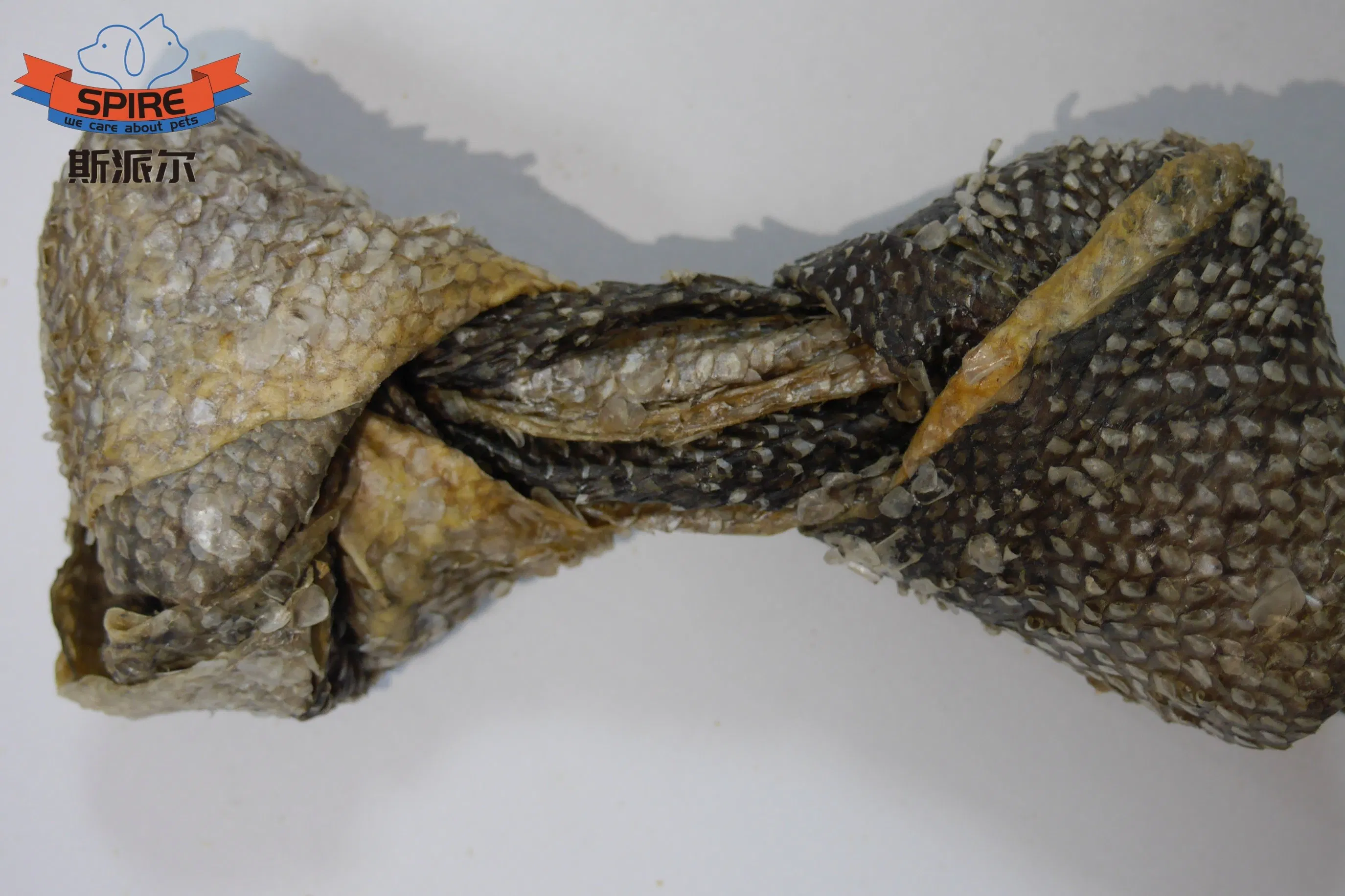 China OEM Factory Custom Label Deep Sea Salmon Skin Knotted Bone Pet Product