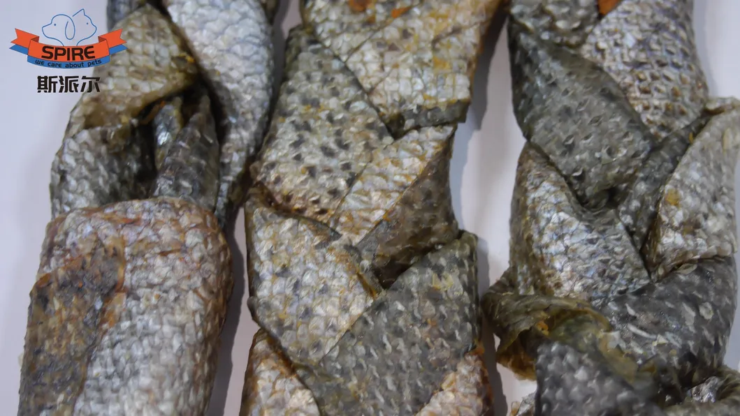 Dog Snacks Deep Sea Salmon Fish Skin Braid