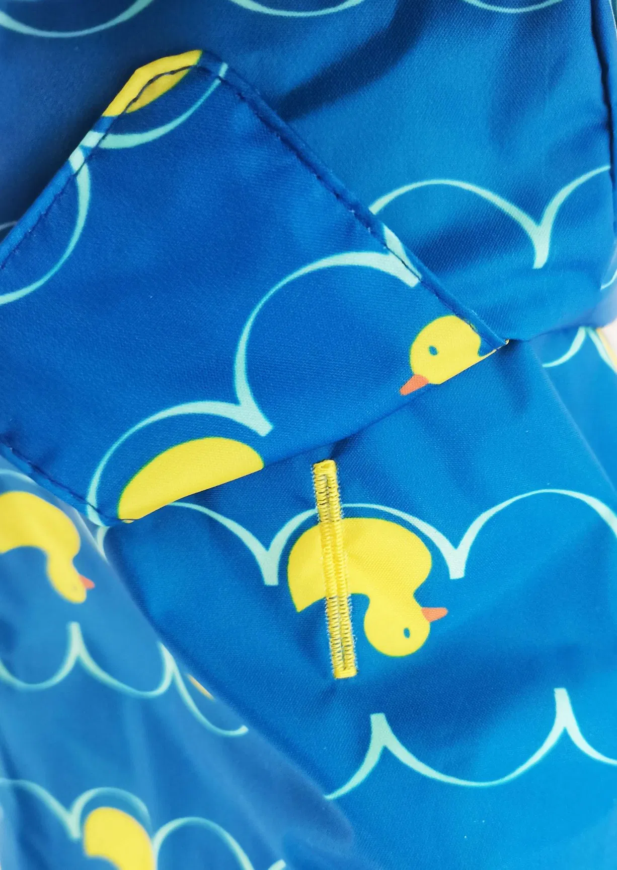 Factory Customized Pattern Quality Light-Weight Waterproof Reflective Rainy Dog Hoodies Raincoat Clothes Pet Apparel