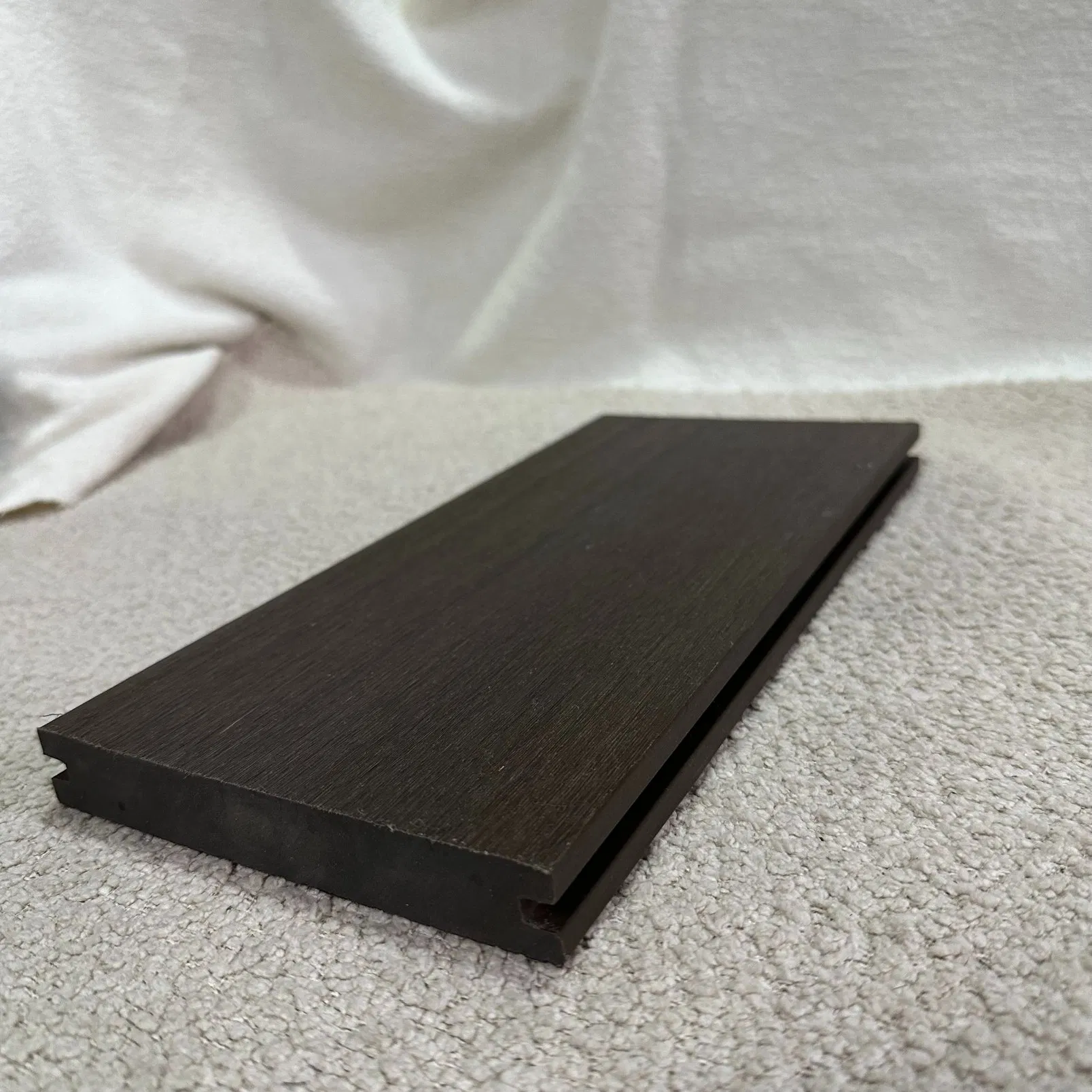 Thermomatrix WPC Solid Grid 143X22mm Phase-Change Material Climate-Adaptive Core