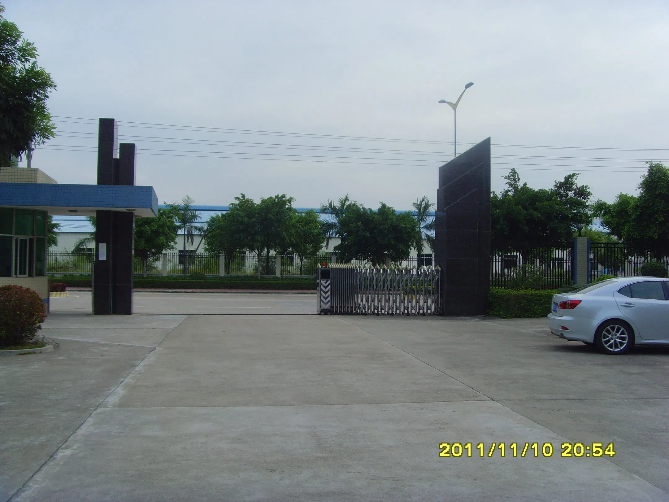 EV Fleet Charging Solutions with 55inch 65inch Advertising Screen