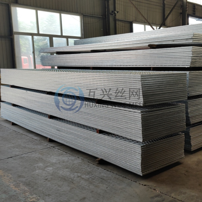 Hot DIP Galvanized Welded Steel Grate Smooth Type Rectangular Flat Bar Steel Grid for Steel Walkways Drainage Gutter