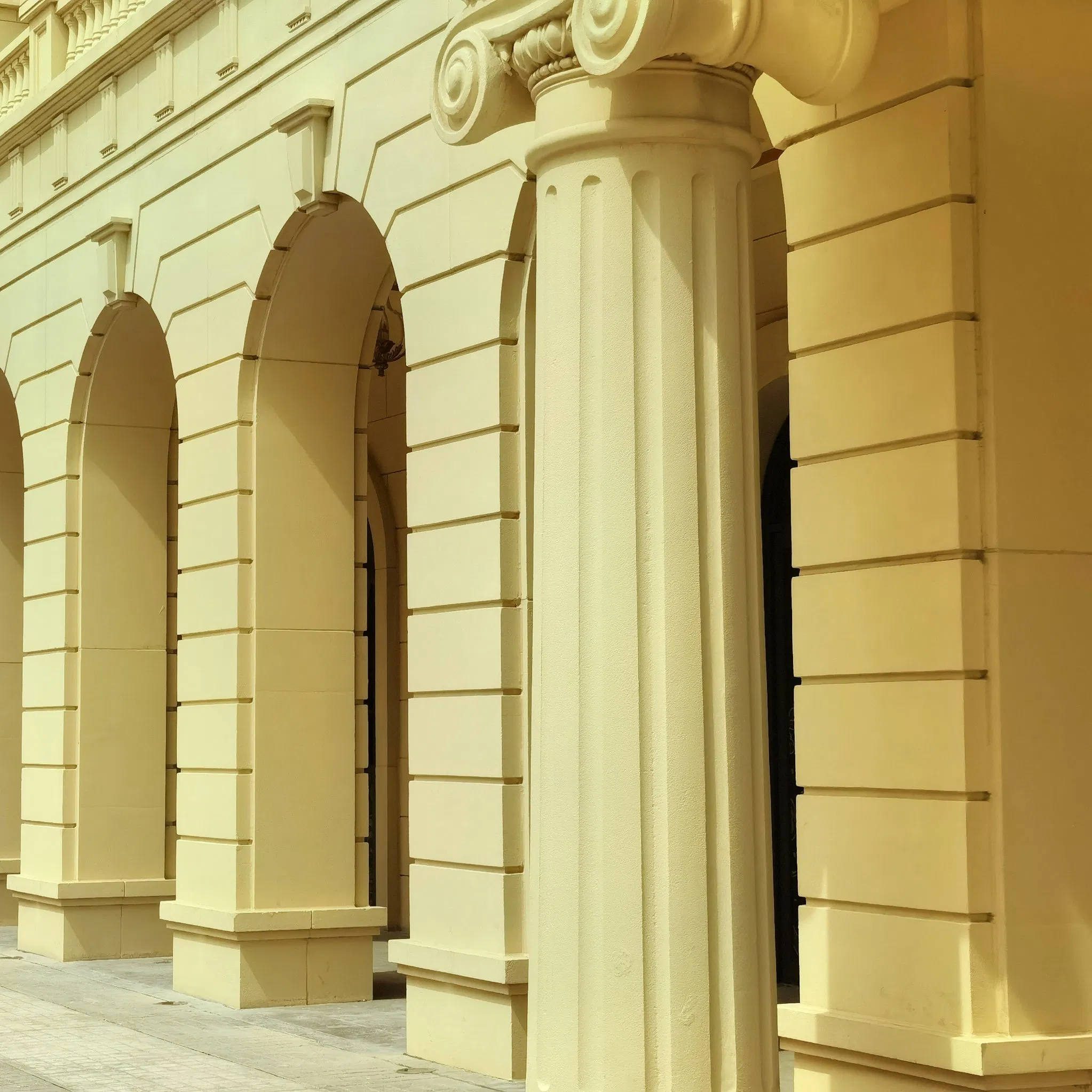 European-Style Buildings/Commercial Streets/Office Buildings/Theme Parks/Art Galleries Custom Designed Grc, Uhph Materials Sound Insulation/Fireproof/Waterproof