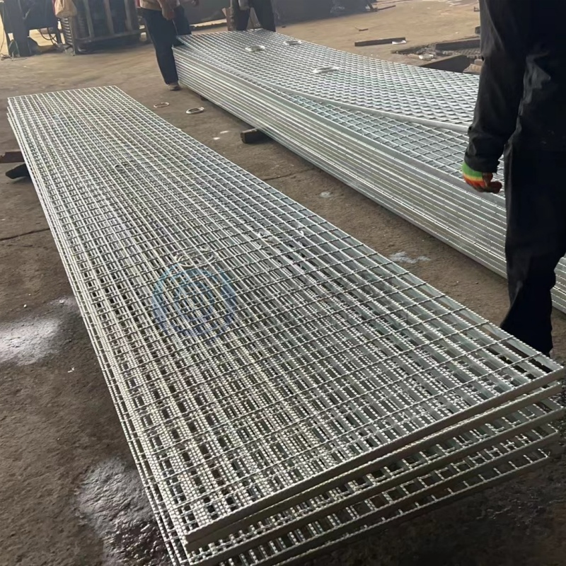 Hot DIP Galvanized Welded Steel Grate Smooth Type Rectangular Flat Bar Steel Grid for Steel Walkways Drainage Gutter