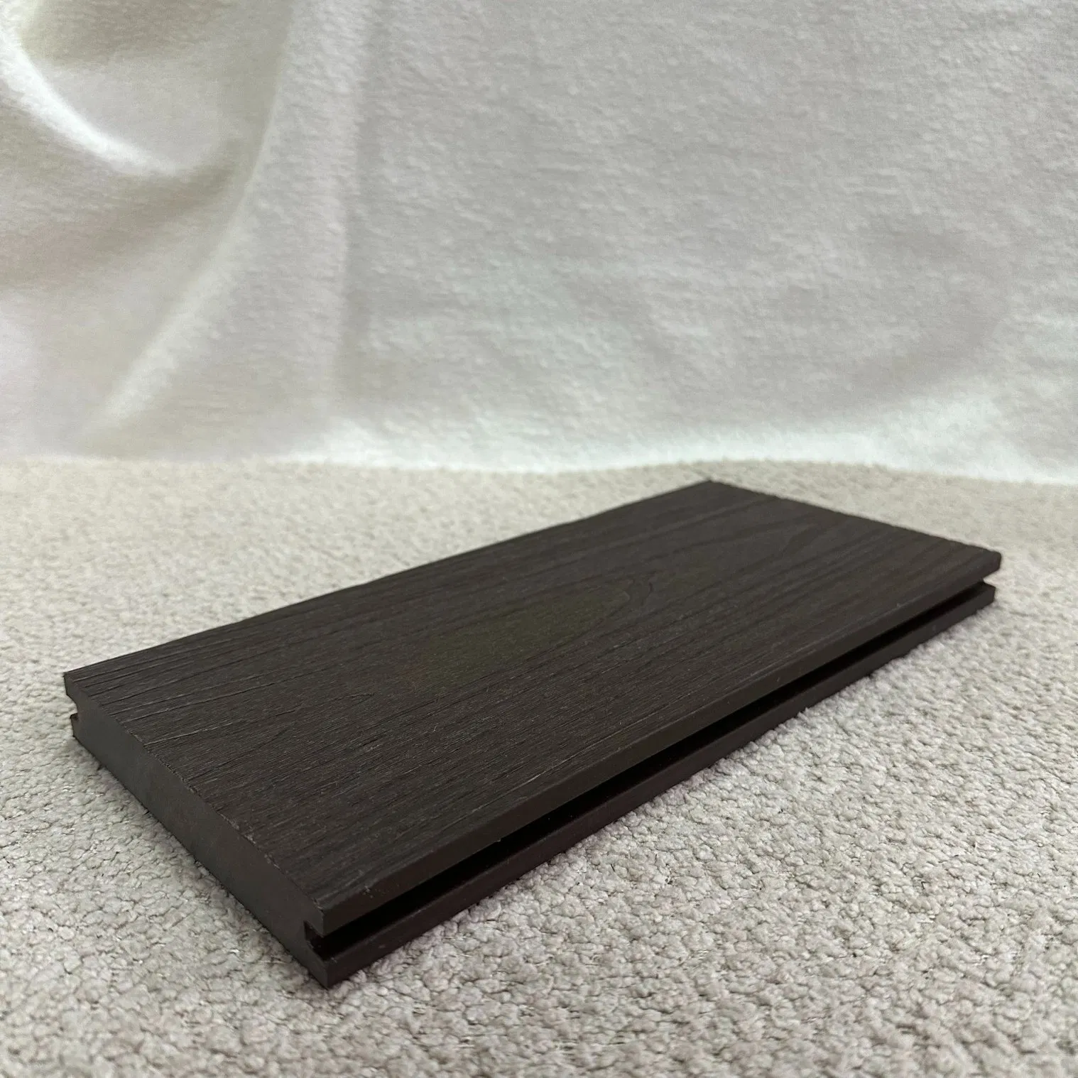 Thermomatrix WPC Solid Grid 143X22mm Phase-Change Material Climate-Adaptive Core