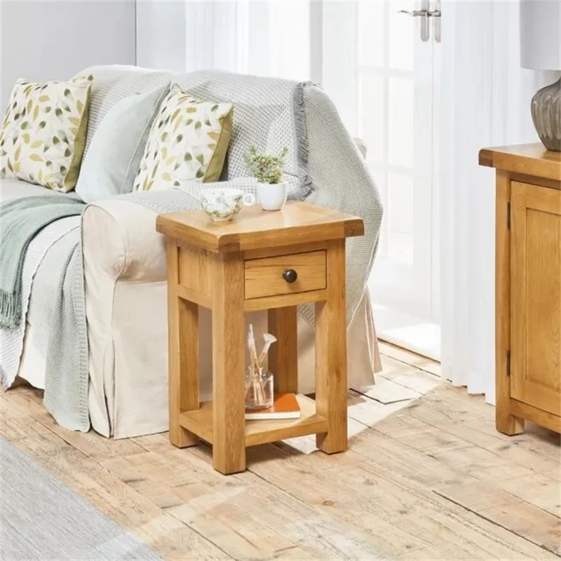 Solid Oak Table Detail