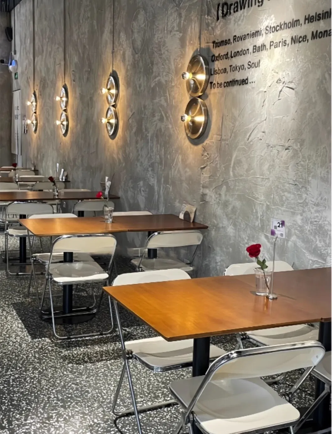 Dining Table Photo 6