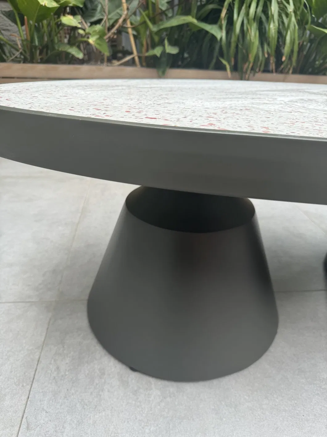 Innovative Garden Furniture Round Side Tables Modern Restaurant Patio Outdoor Furniture Coffee Bar Table