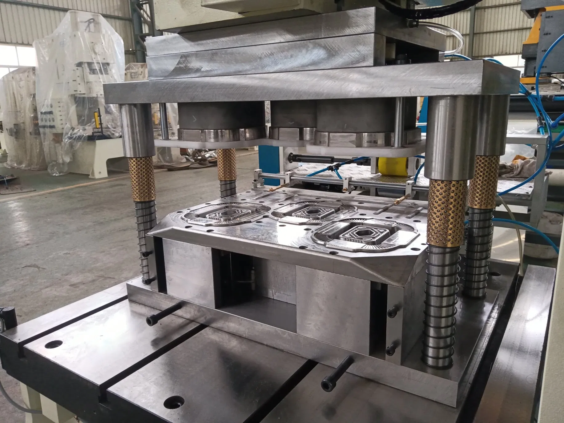 Progressive Stamping Dies for Automotive Metal Parts