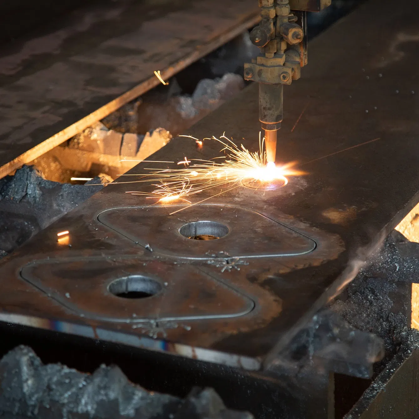 Hot Rolled Mild Carbon Stainless Steel Sheet Plate Laser/Flame/CNC Plasma Cutting Metal Fabrication Processing Service Aluminum Sheet Laser Welding