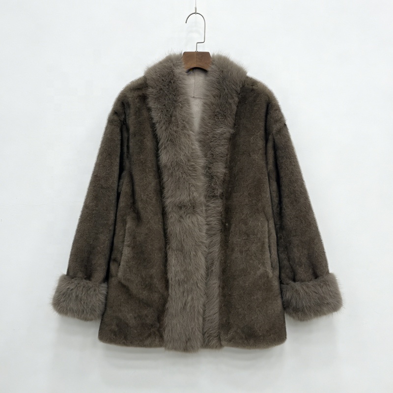 Zeyu Women's Luxury Eco-friendly Faux Fur Coat Woven Single Breasted Fur Collar Cuff Warm Winter Outerwear Hooded Thick ODM /
