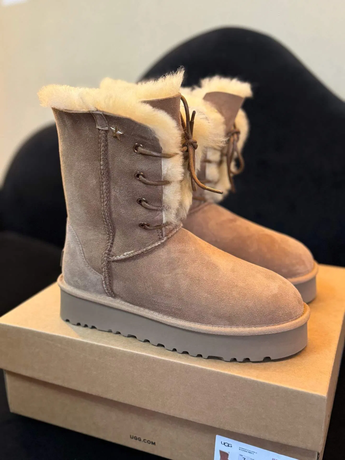 Women's Casual Thickened Sheepskin-Lined Luxury Snow Ankle Footwear for Chilly Days