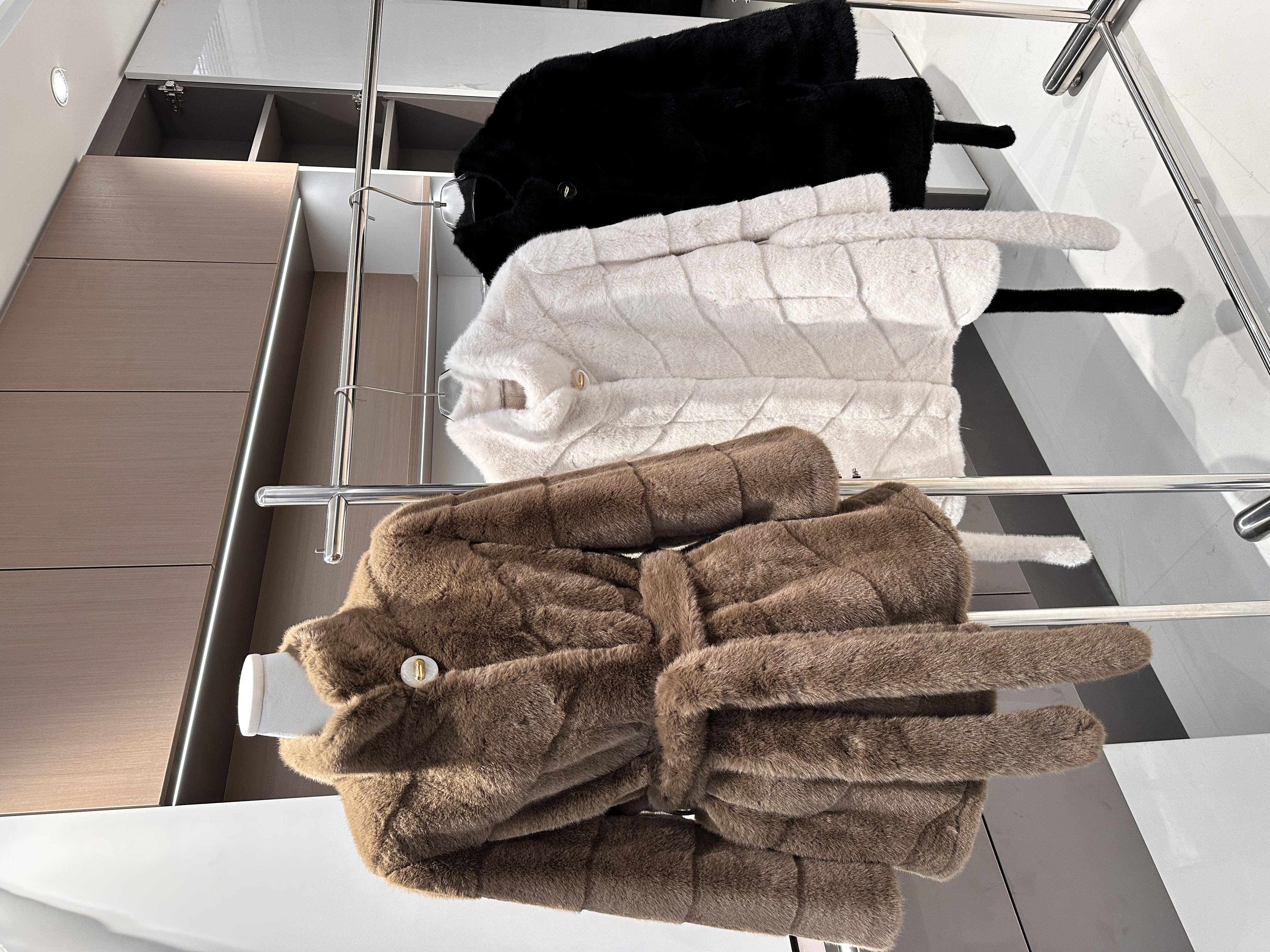 Arrival Old Money Style Oversized Faux Fur Coat Women Stand Collar Textured Shearling Belted Loose Fit Winter Jacket