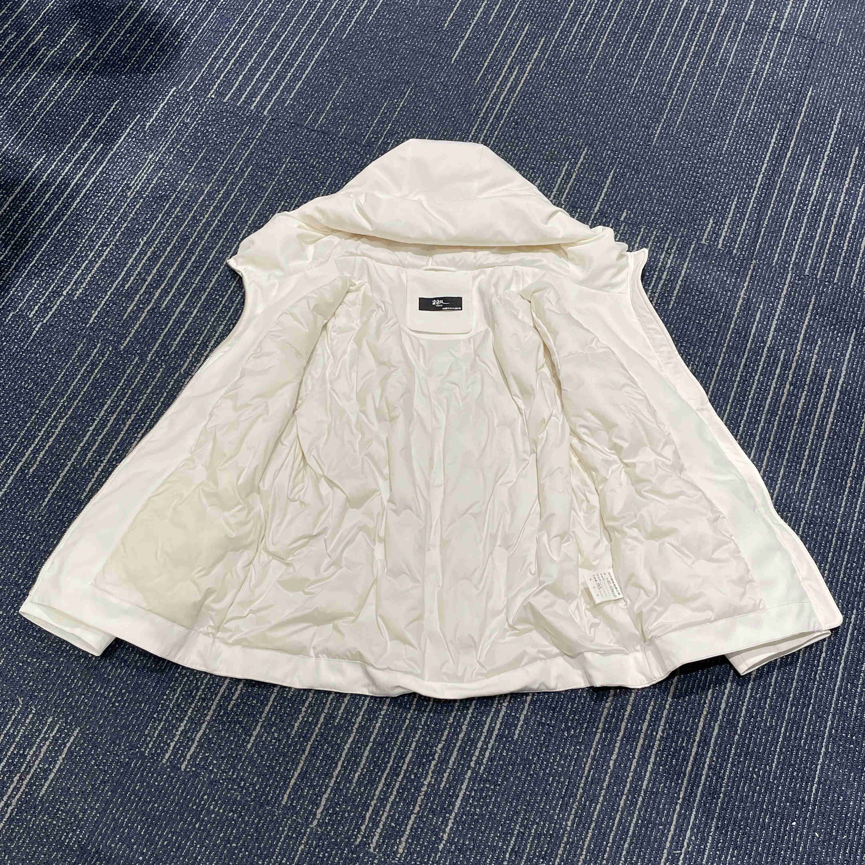 Custom logo Luxury White Down Jacket Women's Winter Coat for Ladies Doudoune Femme Piumino Donna
