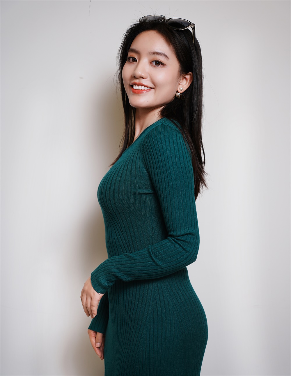 FNJIA Women's Mid-Length Slim Winter Dress Solid Color Casual Style European American Fashion with Cotton Knit Sweater Sleeves