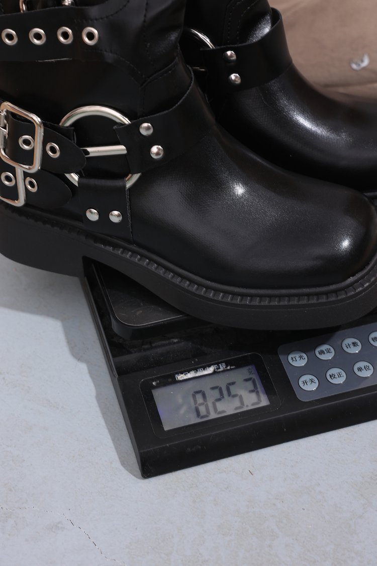 Cowboy boots detail 18