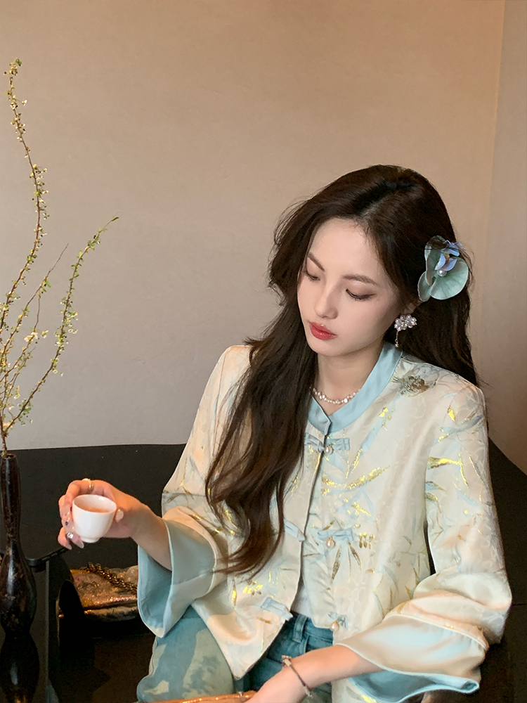 Plus-size New High-end Embroidered Water Pattern Round-neck Button-down Women's Coat